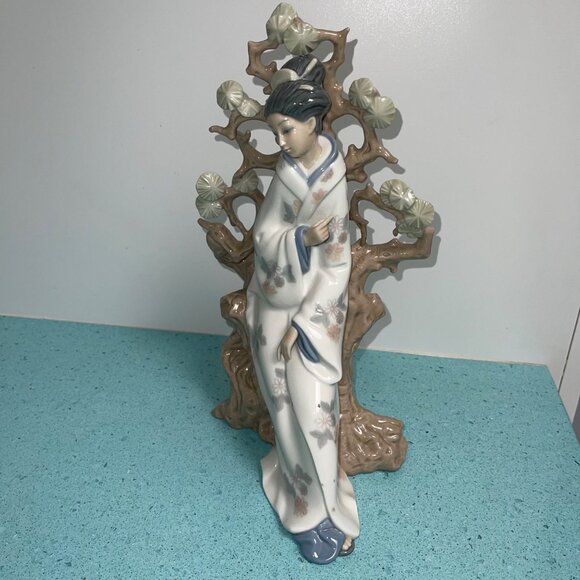 Lladro Geisha Sculpted By Vicente Martínez Porcelain Issued In 1972 Retired 1994 - Picture 7 of 16